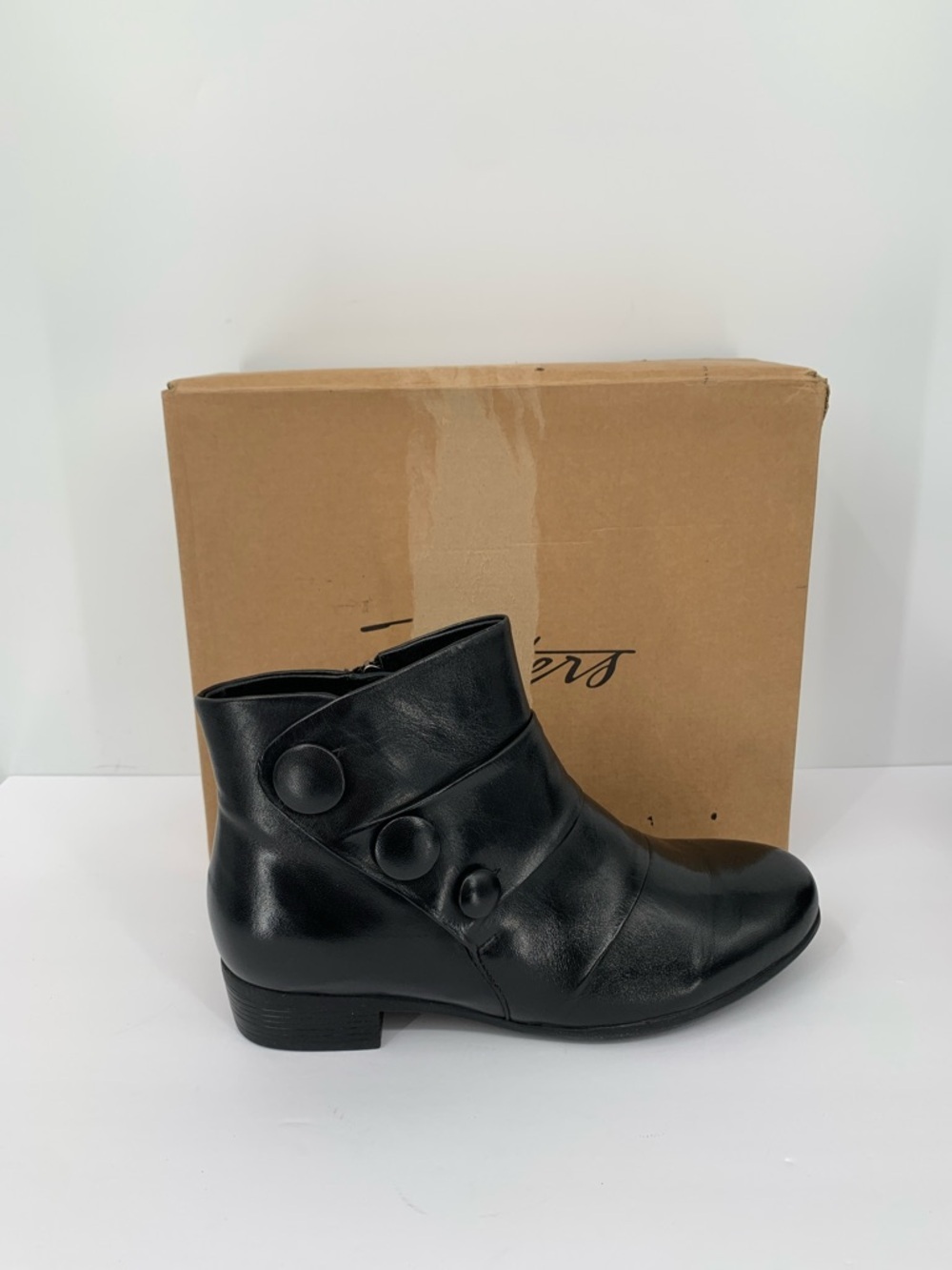 Trotters Mila ankle boots black leather comfort button spat shoe new 10 WIDE 10W